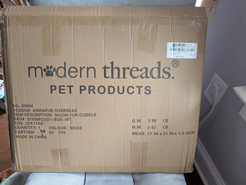 12 pound cat, 8 pound chorkie, 16 pound beagle mix. Box it came in, and how it looked when immediately unboxed.