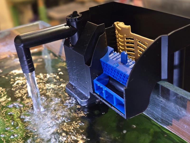 Aqueon SmartClean in action