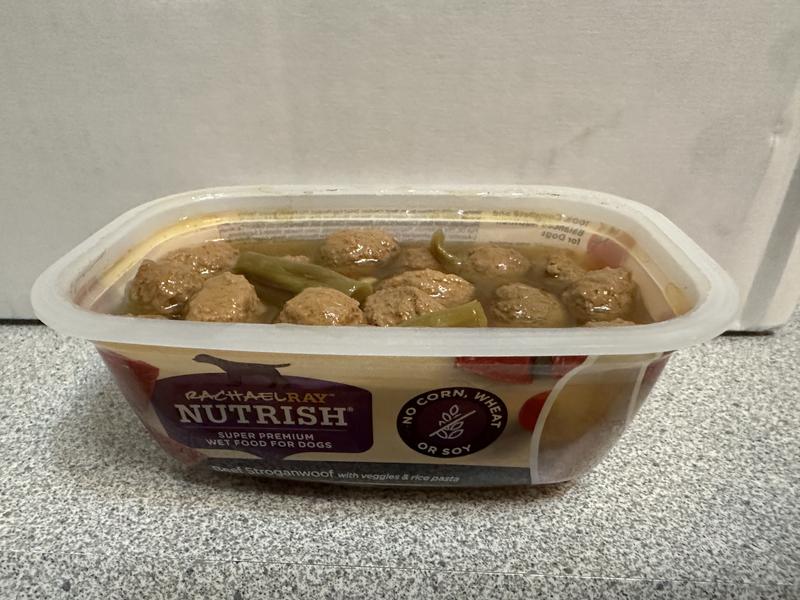 Meatballs sauce and green beans