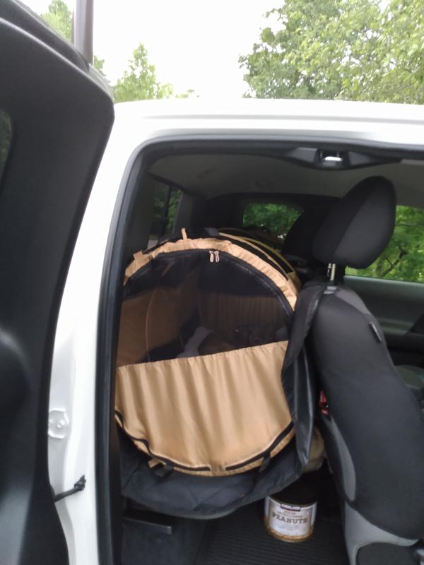 COOL RUNNERS Pet Tube Soft Kennel Car Crate with Carrying Case