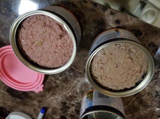 Two cans with different quality from the same box