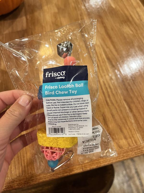 Has a clip to hook on to the cage at the top!