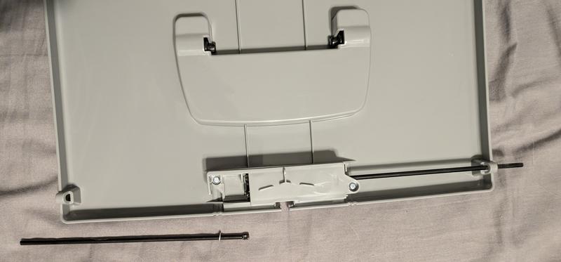 The piece that closes the crate fell out. I tried reinserting it, but that didn't fix the issue.