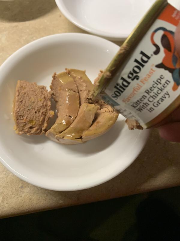 What gravy?  I opened four cans, none of them are juicy let alone have gravy.