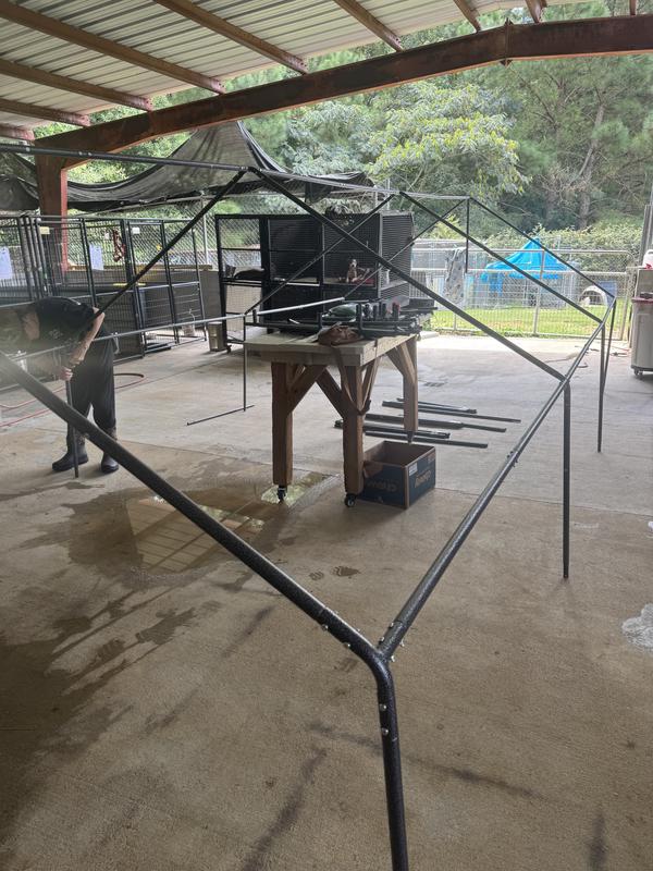 The use of a table to support the roof structure helped until the first sectof legs were installed.