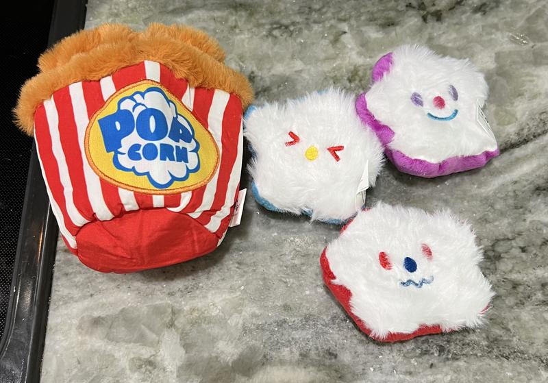 Cute little popcorn bucket toy with 3 popcorn shaped squeakers that can be tucked inside the bucket.