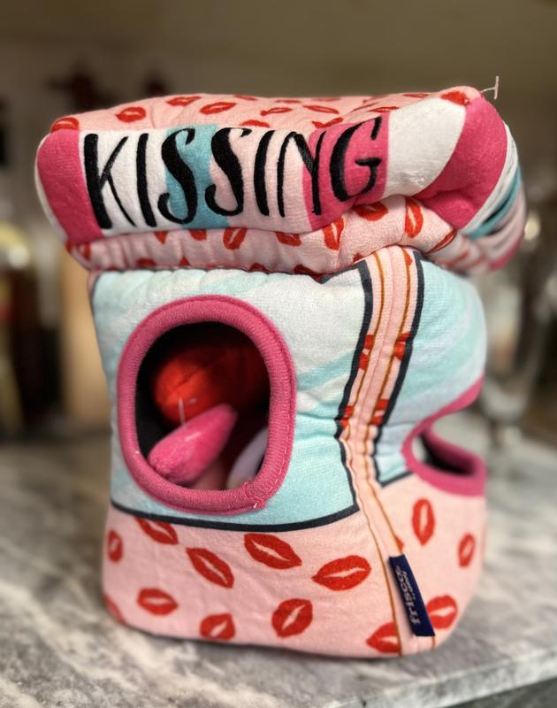 The full kissing booth