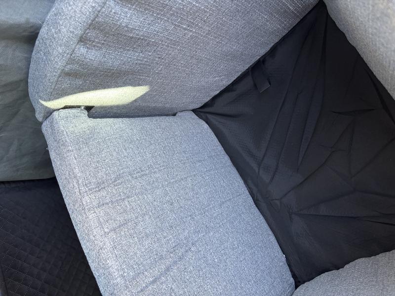 Bed without bottom pillow