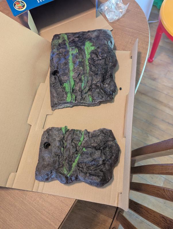 It's not supposed to be in 2 pieces