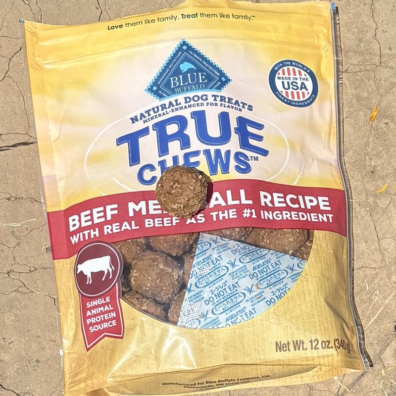Blue Buffalo True Chews Beef Meatball Treat: Lady and Chappie (mostly) Approved.