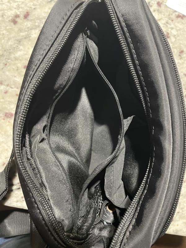 Inside has a variety of pockets and dividers