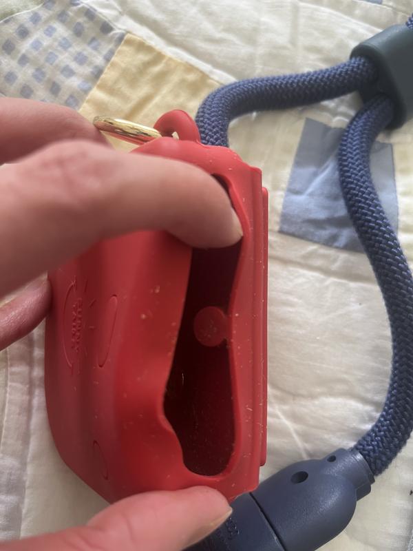Magnet on the inside to keep your treats inside