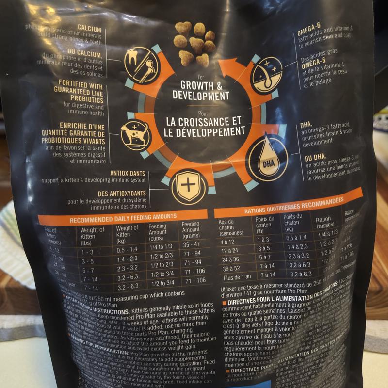 Ziggy, Keanu, and Gillian enjoying their Purina Pro Plan!