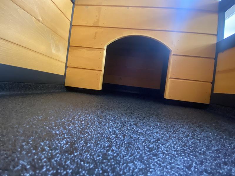 The basking/sleeping separator does not sit directly on the tray, so you can clean the entire tray