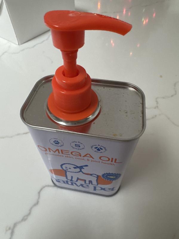 Any splatter & leaks are contained to the top of the tin