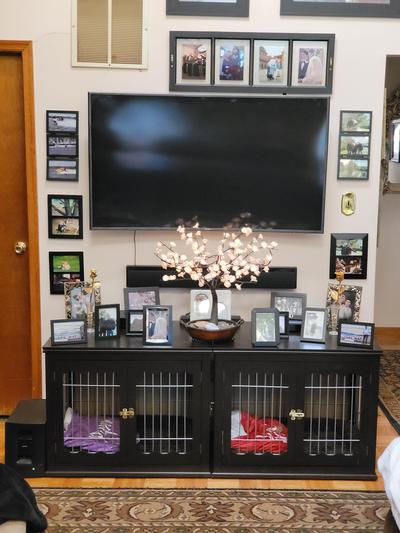 The #doggieden entertainment center never fails! Did you know that the feet  are removable too? Lays nicely l…