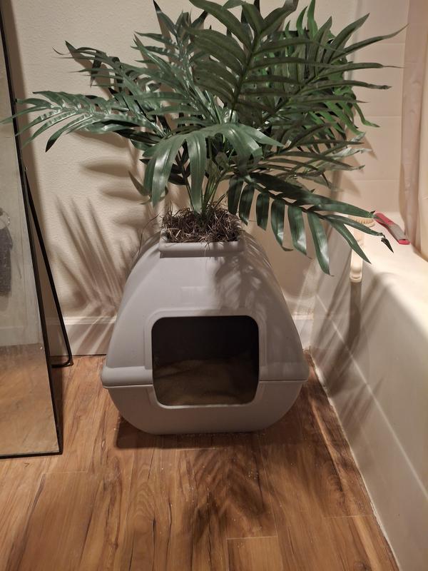 Enclosed kitty litter box made to look like a planter
