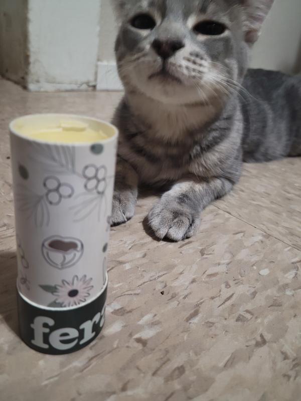 Of course it's impossible to get a good nose pic