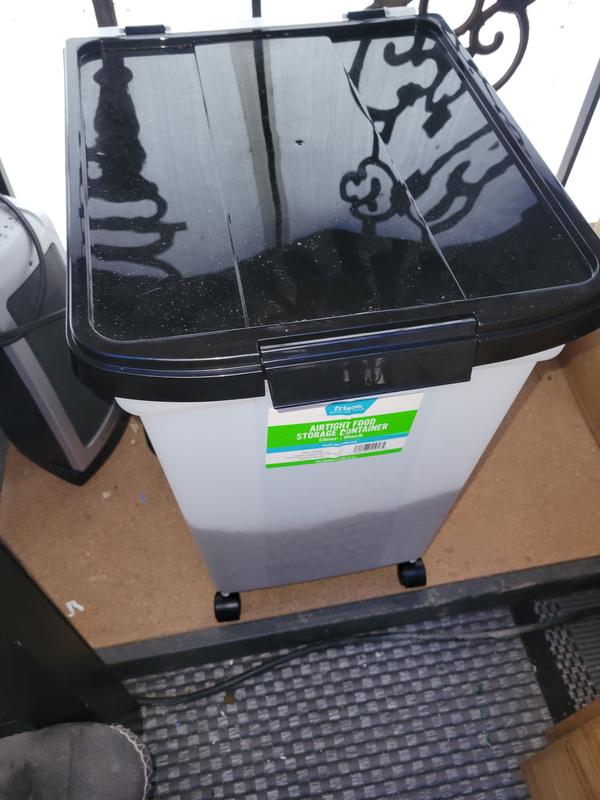 FRISCO Airtight Food Storage Container, Clear/Black, 12.75qt