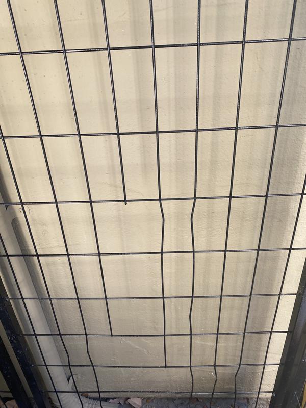 Easy to destroy thin wires/very light weight kennel