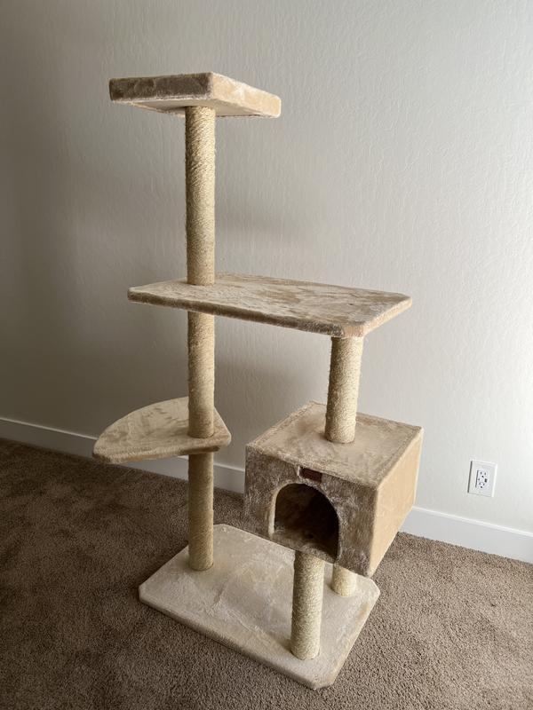 Looks fine, but in actuality the materials are lightweight and the assembled tree is very wobbly.