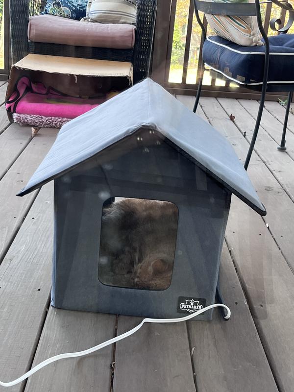 Outdoor stray LOVES it for warmth!