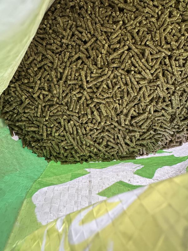 The pellets were a nice size for both large and small farm animals to manage.