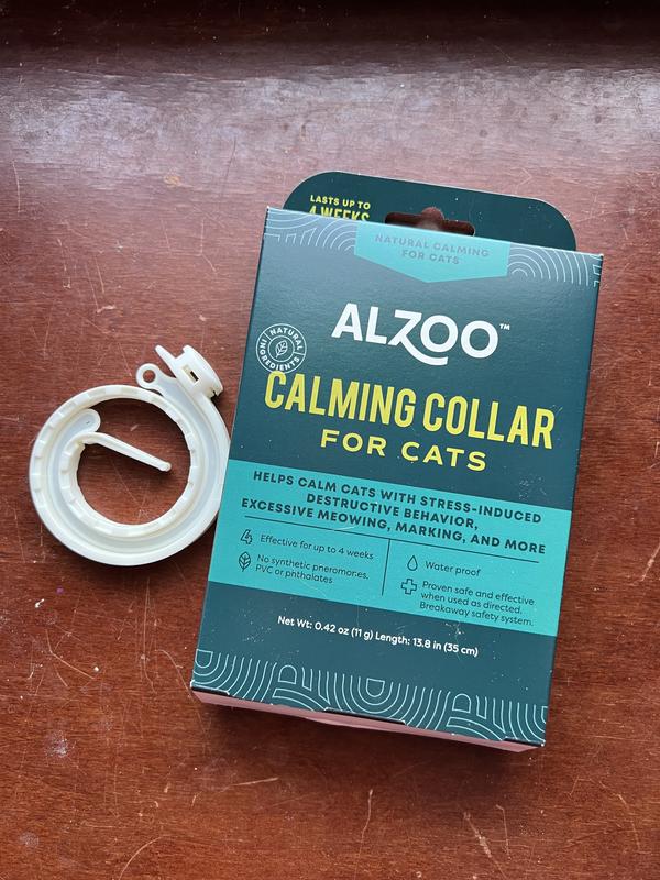 Alzoo brand Calming Collar for Cats shown as it comes in the box.