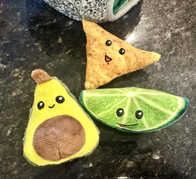 3 small toys that come with bowl