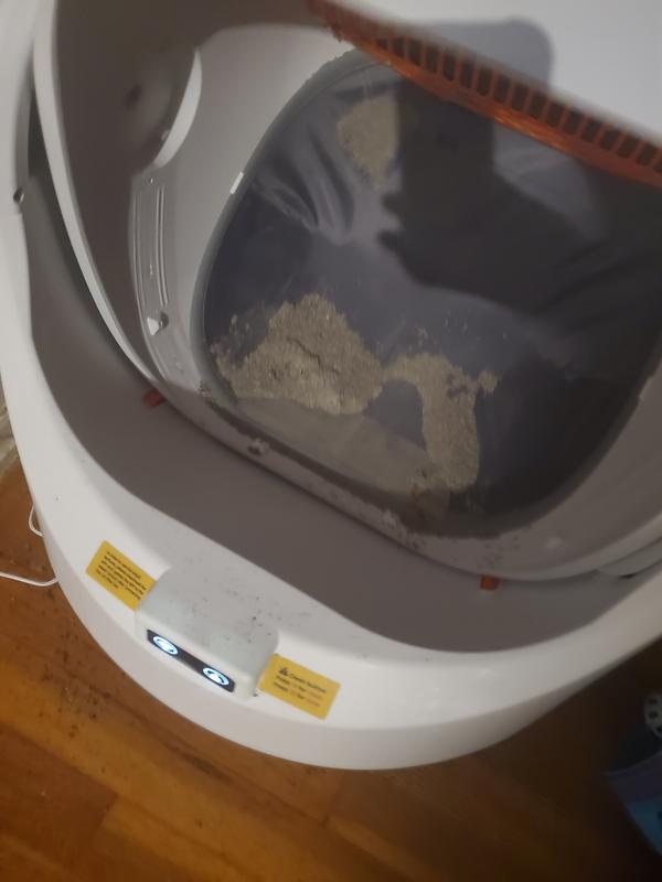 The fabric-like litter bed won't release clumps