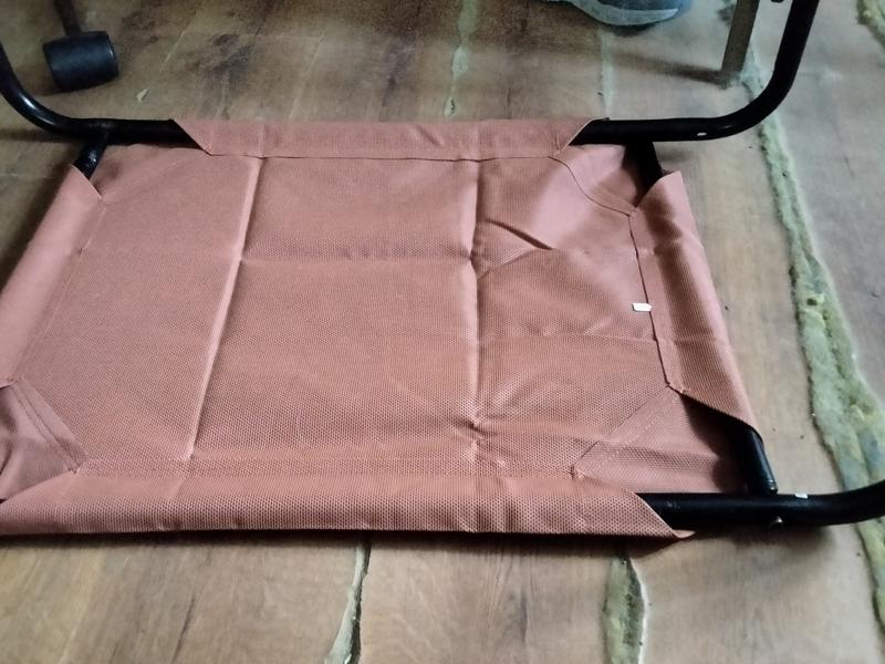 The cross bar on the right can't lay perpendicular because of the faulty cut.