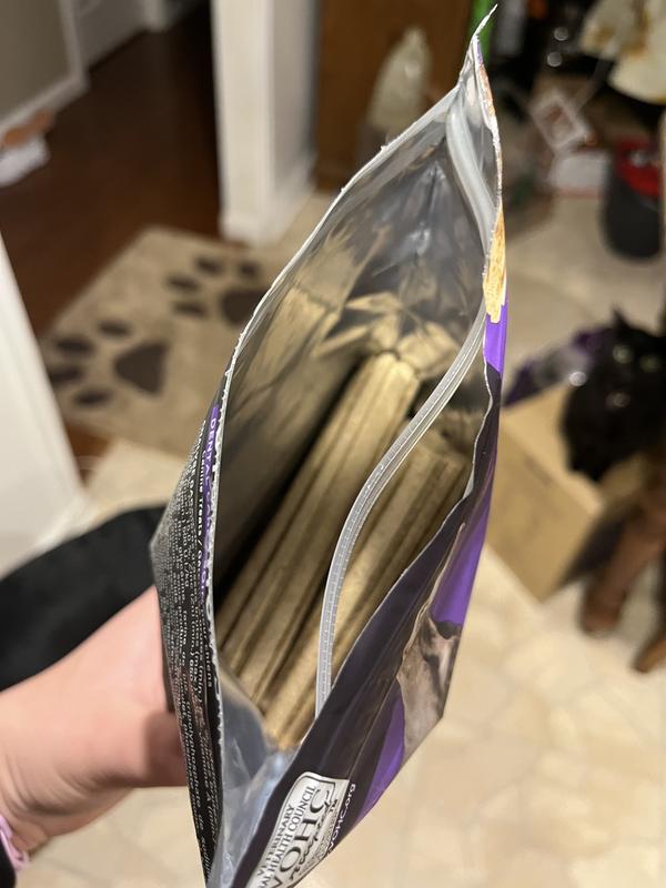 My bag did arrive with the seal unable to closed, but I know this can happen to bags from time to time.