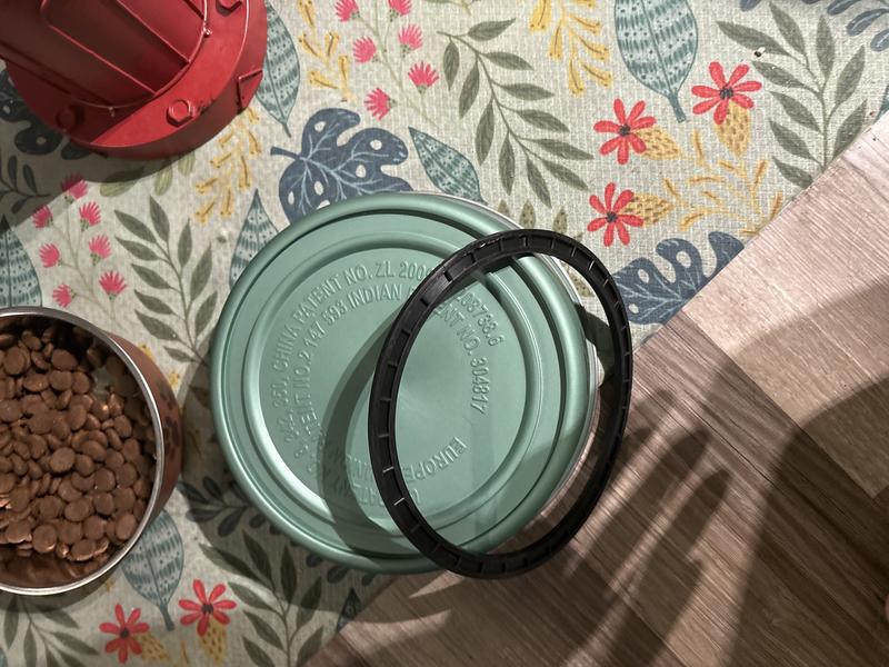 Rubber bottom, not attached