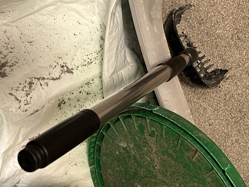 Handle no longer locks when extended.