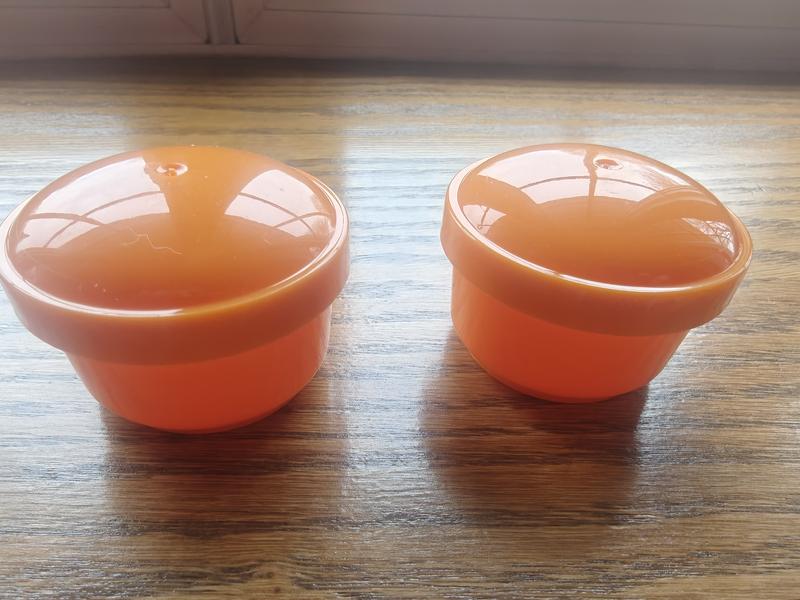 Food containers for frozen treats