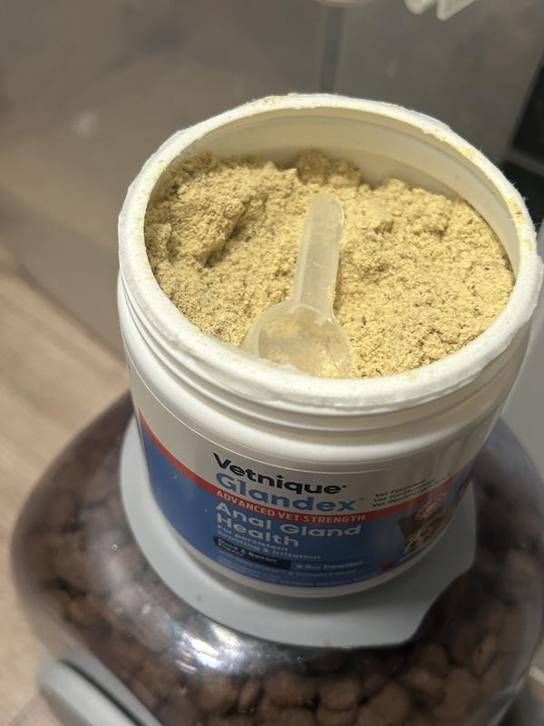 Comes with a little scoop for easy measuring. Note* Mine was BURIED under the powder so you may have to search for it far under the powder, initially.