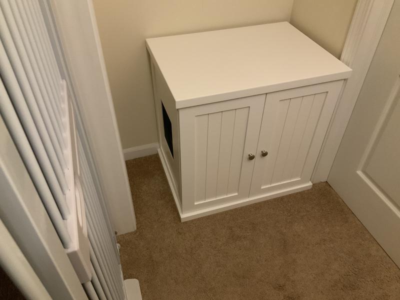 The entrance is nice and large allowing the cats to enter and exit in even this smaller space.