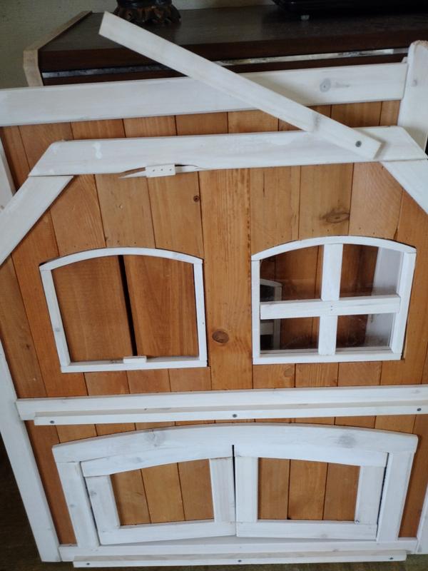 Split wood in 2 spots inside front section