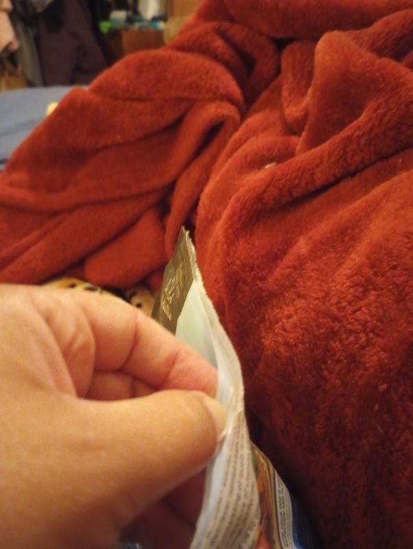 The bag has an easy to close Ziploc type seal that keeps the food fresh. I usually am unable to reseal any of these products but the seal easily closes.