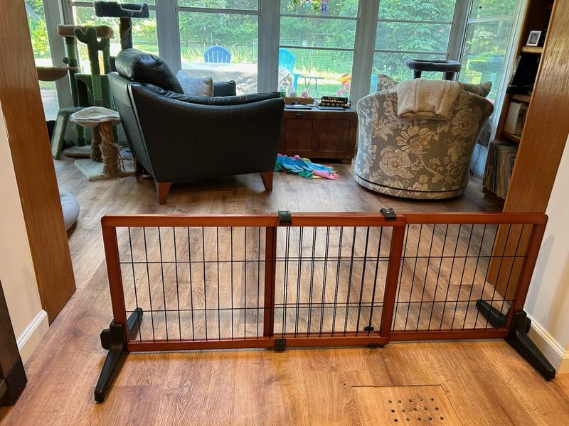 Easily slides open or you can lock it to the width you want