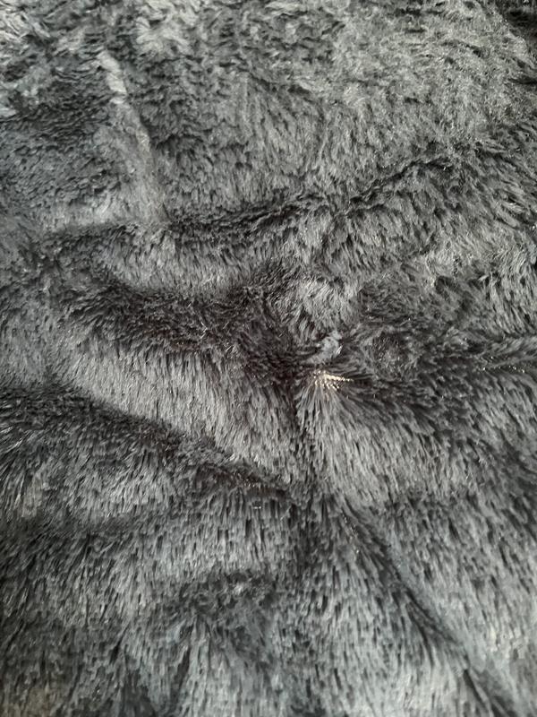 the fabric is cheap and poor quality