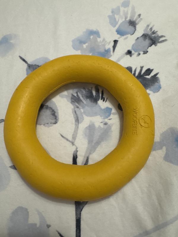 Barely any teeth marks after 2 weeks of constant chewing