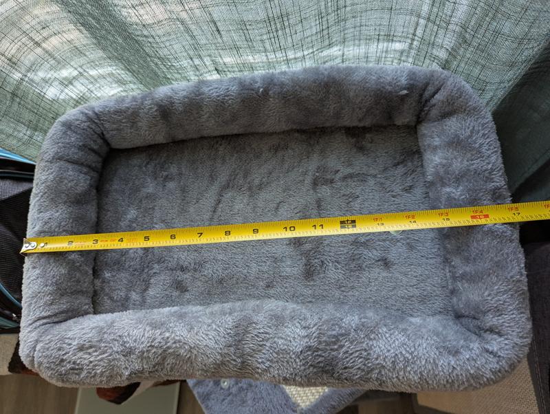 Shy of the 18.1 inches the picture indicates.