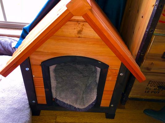 Pet squeak arf hot sale frame dog house