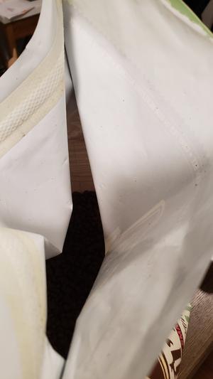 Only one side has the velcro-like tape