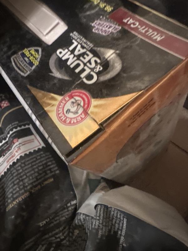 One area litter leaks out of box.