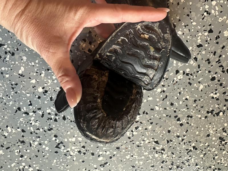 Sole pulled away from shaft