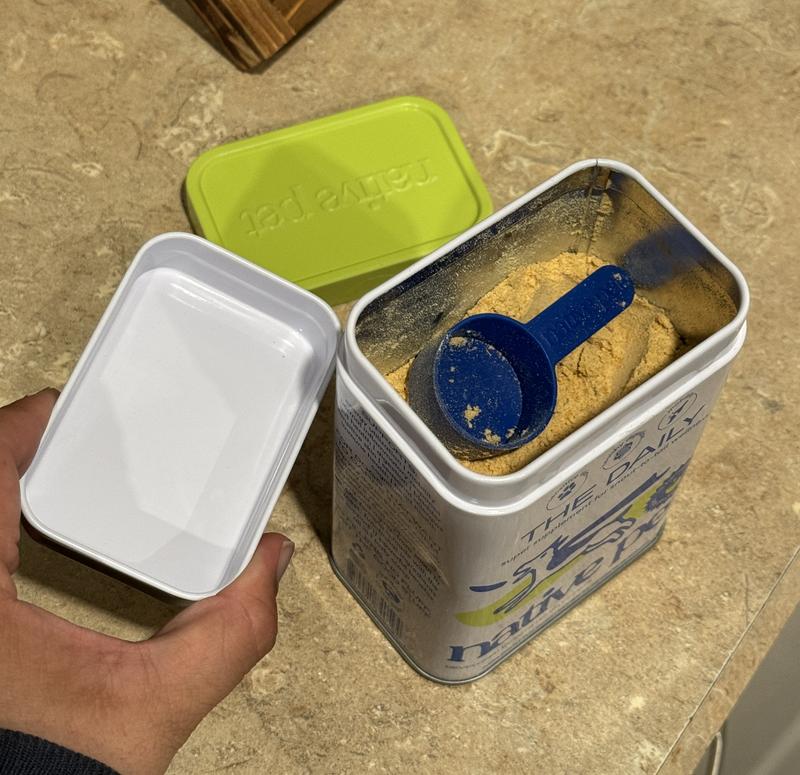 scooper included