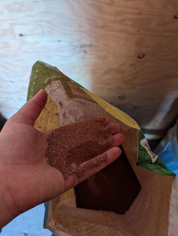 Not a super fine powder, so doesn't dust up much