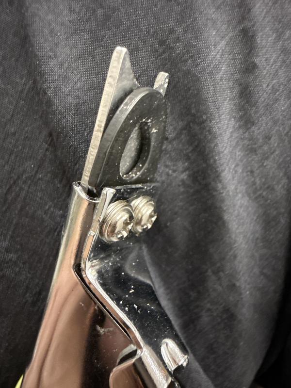 Hurts the pet nail bending the nail and nail gets cut in the blade